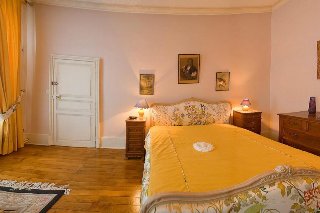 Amphore Du Berry Saint-Amand-Montrond Room photo