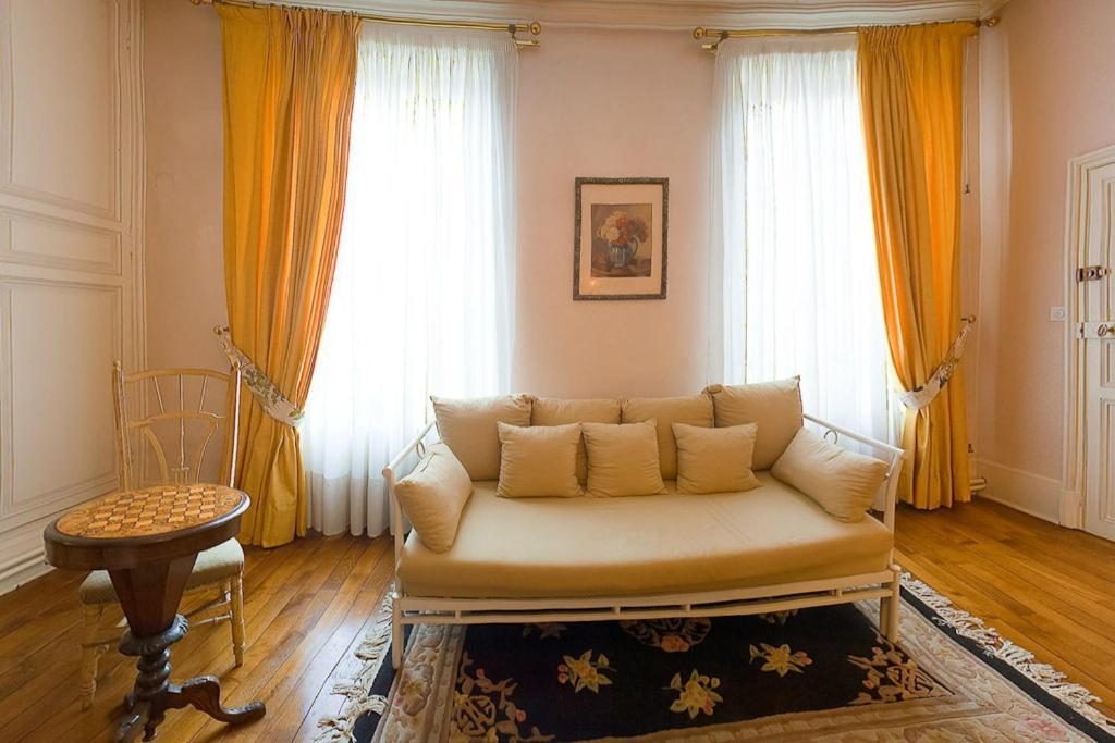 Amphore Du Berry Saint-Amand-Montrond Room photo