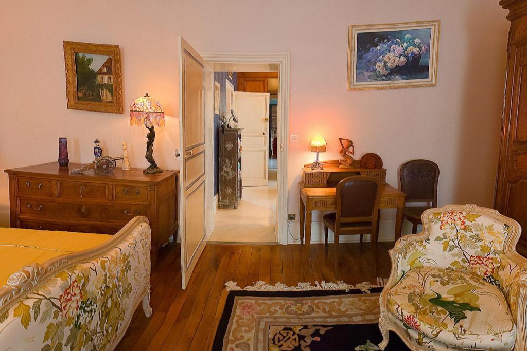 Amphore Du Berry Saint-Amand-Montrond Room photo