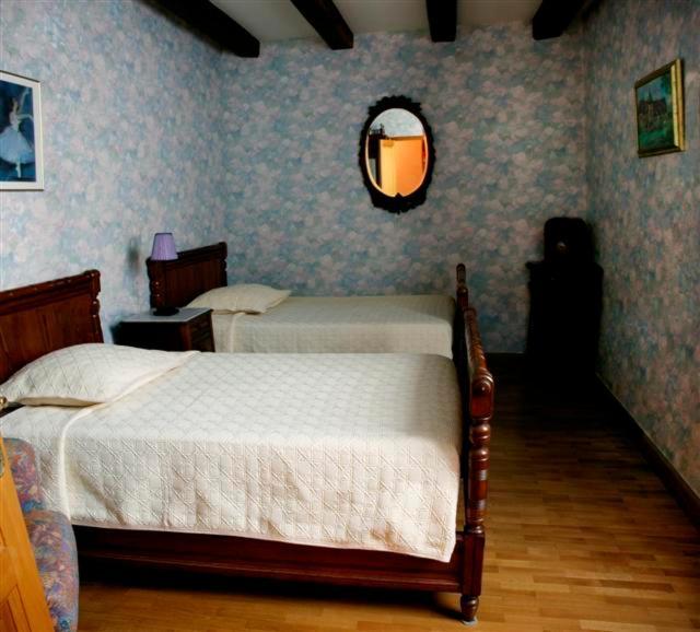 Amphore Du Berry Saint-Amand-Montrond Room photo